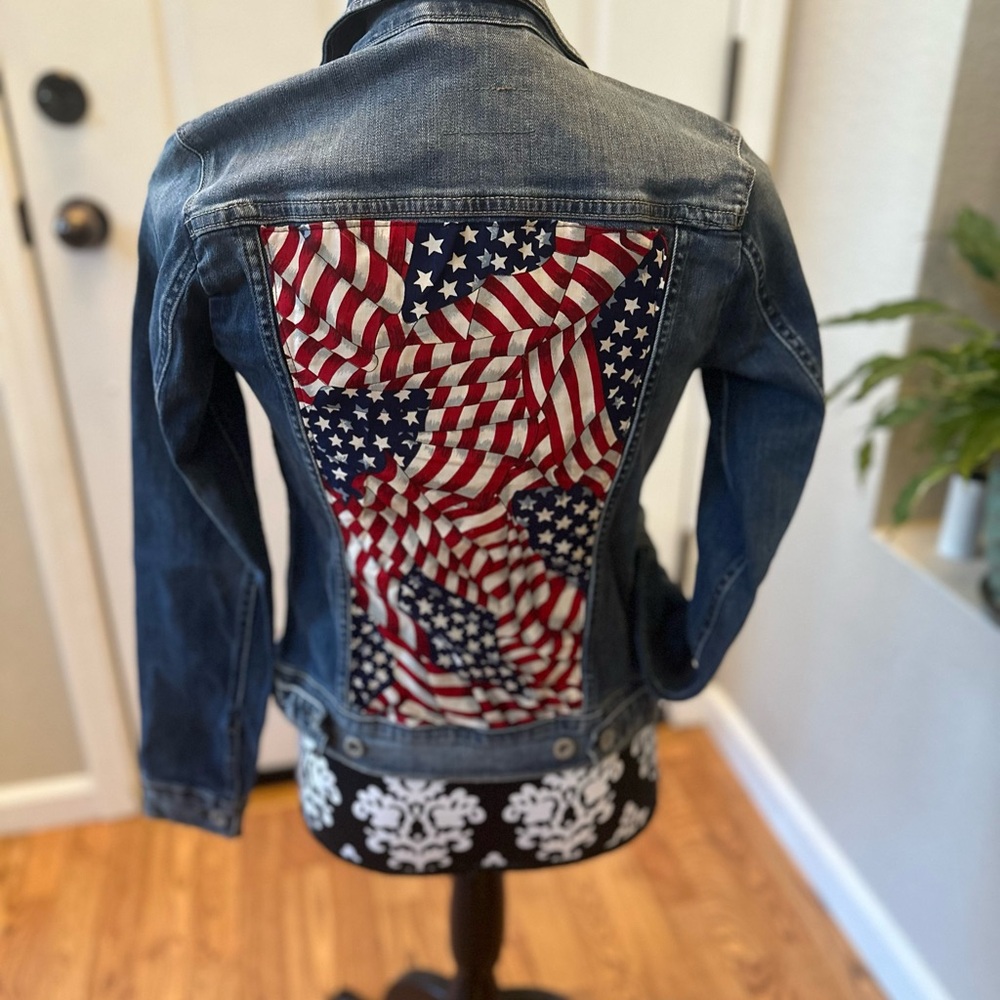 Levi's American Flag Embellished Jean Jacket. Patriotic July 4 statement - Picture 2 of 12
